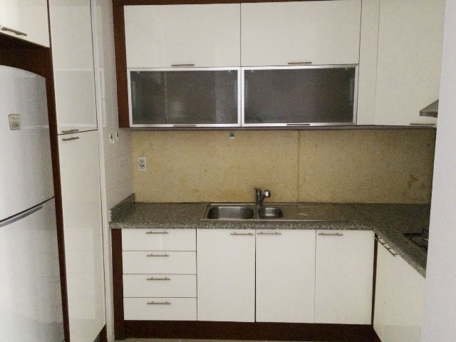 Apartment 3 bedrooms, view city, convenient to the center District 1
