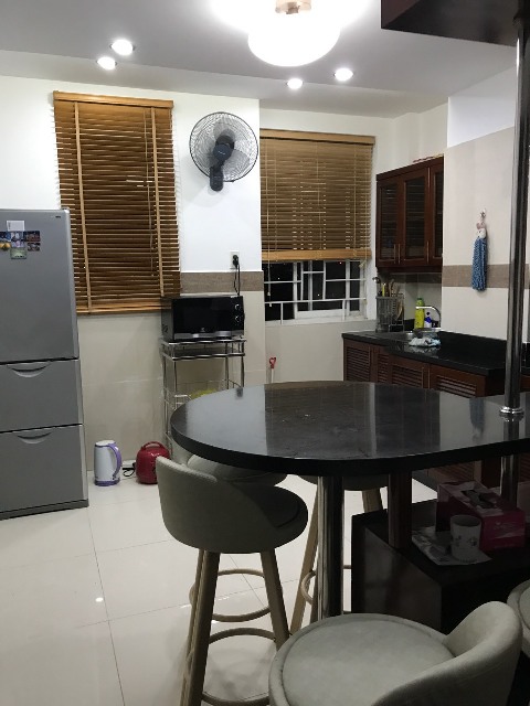 For rent apartment 3 bedrooms, location next to District 1 
