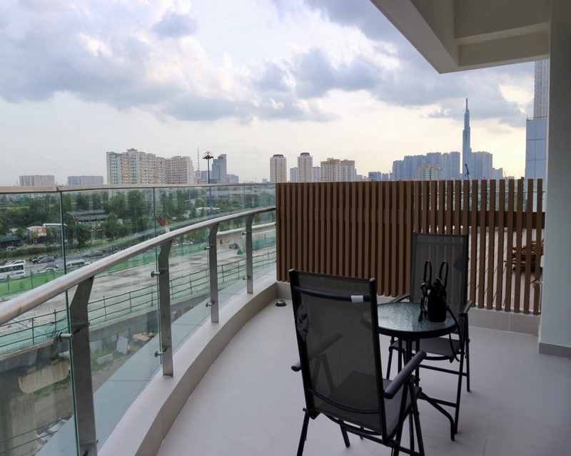 Brand new apartment for rent with big balcony
