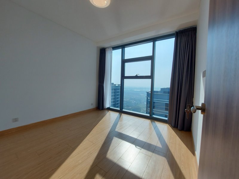 New apartment for rent in Sunwah Pearl, basic furniture