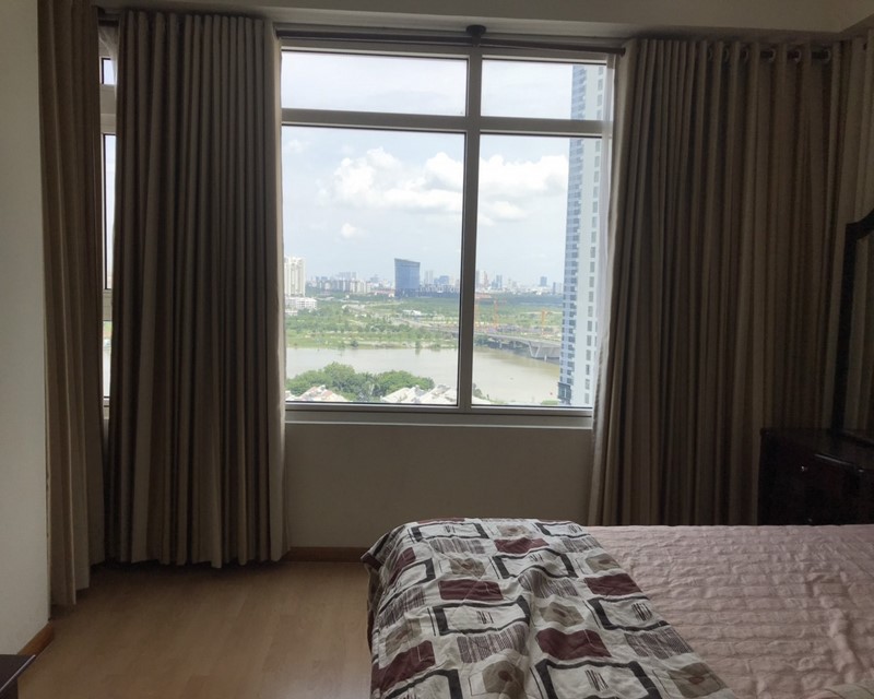 High-end apartment with 2 bedrooms in Saigon Pearl for rent