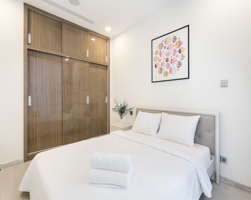 Luxury apartment in Vinhomes Golden River for rent
