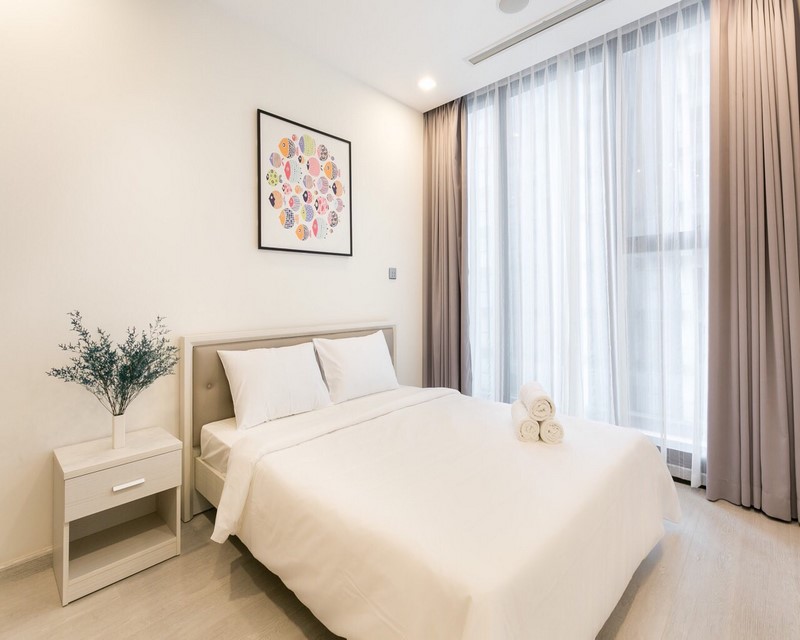 Luxury apartment in Vinhomes Golden River for rent