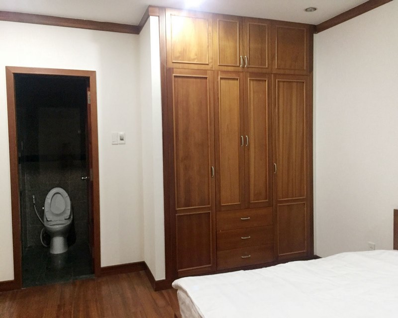 4 bedrooms apartment for rent good location, fully amenities